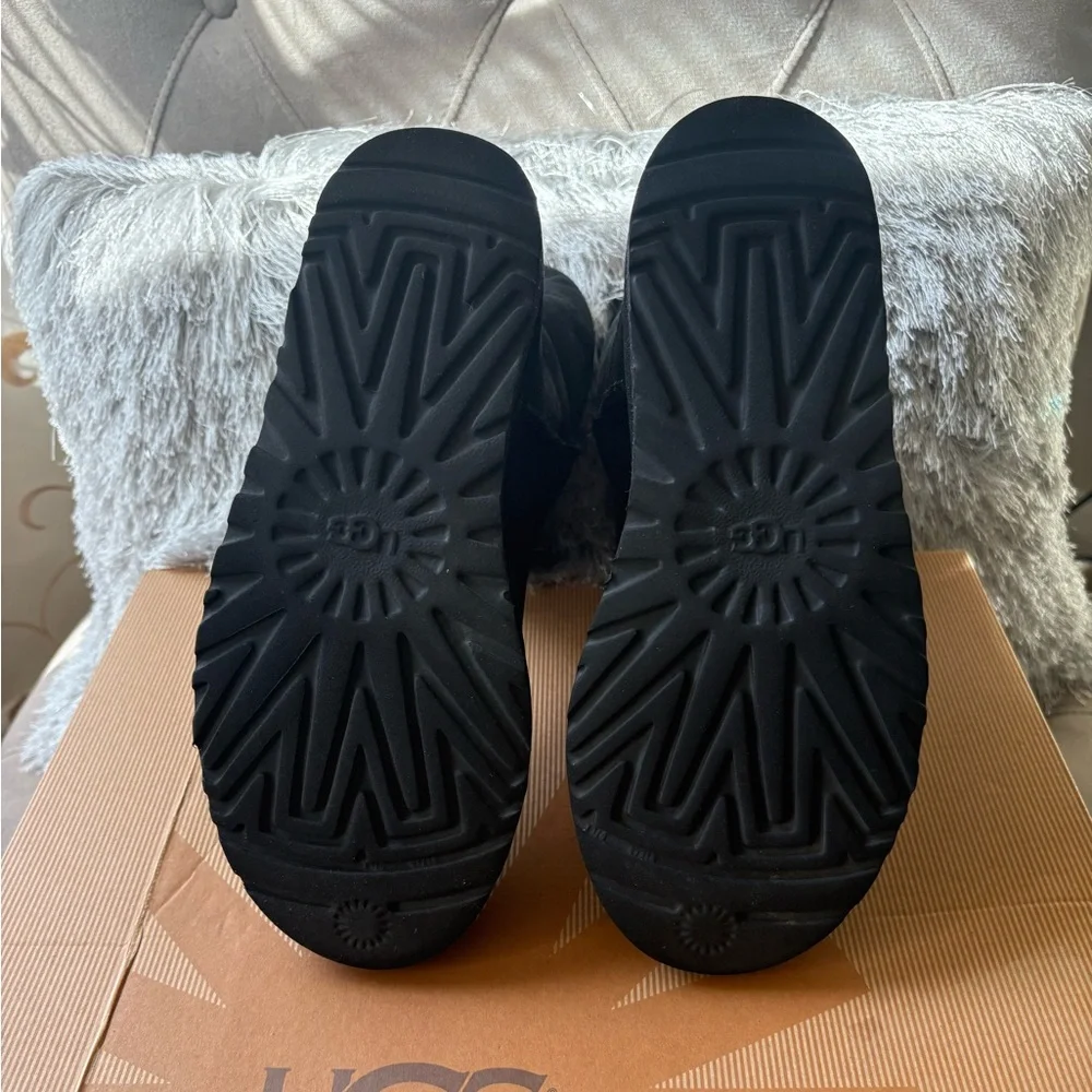 Women's Ugg Black Suede Boots - Picture 6 of 8